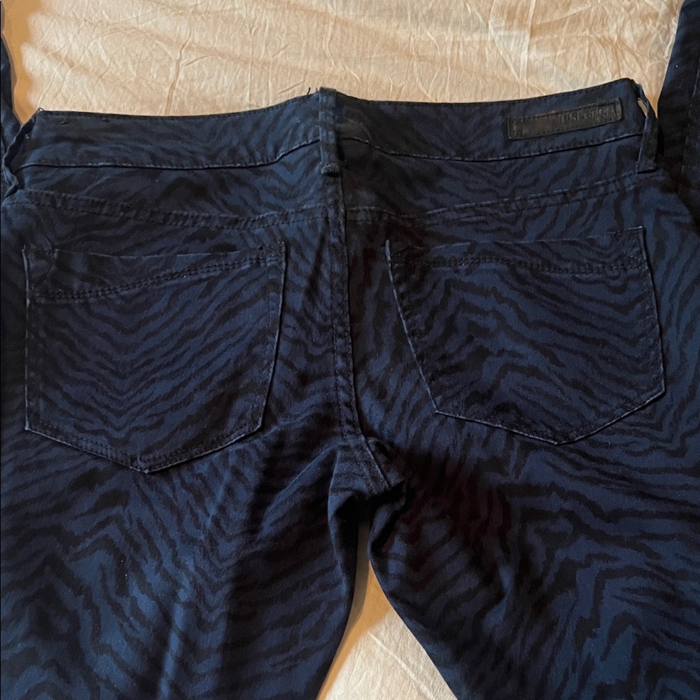 Express Navy Zebra Patterned Jeans - Picture 5 of 6